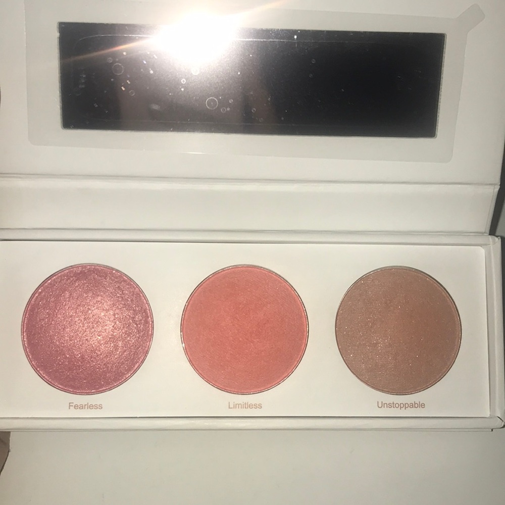 realher “be fearless, be limitless” blush palette